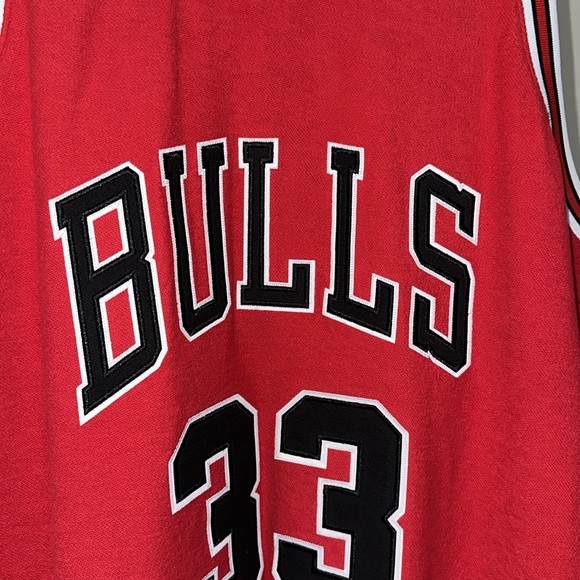 Chicago Bulls Jersey - Picture 4 of 6